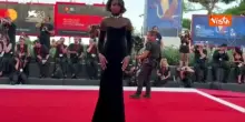 Venezia 83, la modella angolana Maria Borges sul red carpet