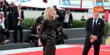Venezia 81, Chaterine O'Hara sul red carpet. L'attrice &egrave; scomparsa a gennaio 2026
