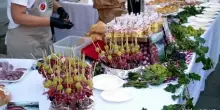 Parma apparecchia 400 metri di tavola per la Cena dei Mille