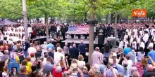 11 settembre, Inno degli Usa alla cerimonia al Memorial di New York, presenti Obama e Bill Clinton