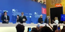 Venezia 83, applausi per i premiati in sala stampa. Il Leone d'oro a May el-Toukhy