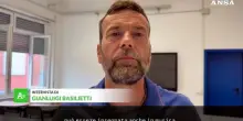 'Djprof' d&agrave; il benvenuto agli studenti con una canzone fatta di letteratura