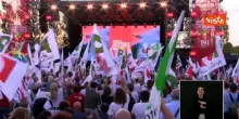 "Elly, Elly", Schlein accolta da applausi e cori sul palco della festa dell'Unit&agrave; a Reggio Emilia