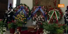 Camera ardente Emma Bonino in Campidoglio, Magi pone la bandiera Ue sul feretro