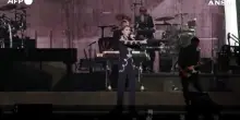 Parigi, il ritorno sul palco di Celine Dion dopo sei anni di assenza