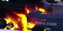 Elicottero precipita e prende fuoco a Los Angeles, almeno tre morti