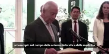 Re Carlo avverte responsabili big tech sui "pericoli esistenziali AI"
