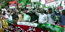 Pakistan, proteste contro il presunto attacco degli Houthi alla Mecca