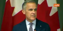 Carney (Canada) imita gesto delle 'mani a fisarmonica' di Trump, la sala scoppia a ridere