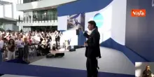 Standing ovation per Conte sul palco dell&rsquo;evento Nova del Movimento 5 Stelle