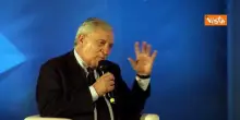 Tajani: Meglio sposare donna con gonna pi&ugrave; lunga, meno appariscente ma pi&ugrave; affidabile