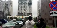 Mosca, edifici danneggiati dopo un massiccio attacco di droni: due vittime