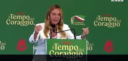 Meloni: &ldquo;In classe numero massimo di stranieri e divieto di burqa, norma in arrivo&rdquo;