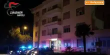 Blitz contro camorra nel Napoletano, trovati 3 milioni di euro nascosti nel muro