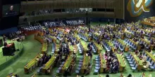 Onu, Pezeshkian mostra foto bambini iraniani uccisi dalle bombe Usa