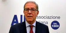 AIE: per docenti manuali fondamentali, ma pochi studenti li usano
