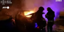 Attacco russo su edifici in Ucraina: l&rsquo;intervento dei vigili del fuoco