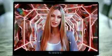 "Quasi Vera", Brizzi tra illusioni virtuali e IA che si ribella