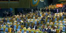 Netanyahu all'Assemblea Onu, decine di delegazioni lasciano l'Aula. Lui: Codardi morali