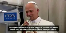 Il Papa sull'aereo: porto un messaggio di pace, ora cos&igrave; importante