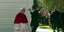 Il Papa alla sede dell'Unesco innaffia l'ulivo della pace