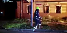 Attacchi russi a Kharkiv, fiamme e soccorsi in azione