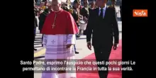 Macron riceve Papa Leone: La Francia l'accoglie con umilt&agrave;. Il video sui social del Presidente