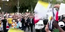 Una marea di fedeli a Parigi per il Papa, l'arrivo in Place de la Concorde