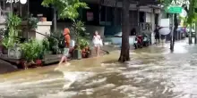 Forti piogge e inondazioni a Bangkok, quasi 4.900 sfollati