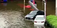 Strade come fiumi nella Bangkok allagata dopo giorni di forti piogge