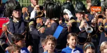 Mattarella a Castelporziano, l&rsquo;esecuzione dell&rsquo;inno di Mameli in Lis dal coro delle Mani Bianche