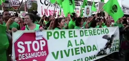 Barcellona, in piazza per protestare contro la crisi abitativa