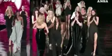 Celine Dion a sorpresa sulla passerella L'Or&eacute;al a Parigi