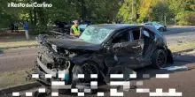 Fugge all'alt e si schianta all'incrocio tra via San Faustino e viale Italia a bordo della Mercedes. Il video
