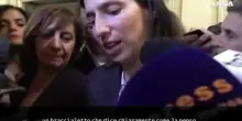 A Milano Schlein sfoggia il braccialetto 'testardamente unitari'