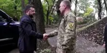 Zelensky visita le truppe sulla prima linea a Lyman