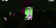 La Tour Eiffel si veste di rosa per il "Pink October"