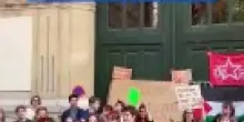 Gli italiani accanto agli studenti francesi: "Siamo tutti antifascisti"