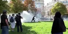 Parigi, ancora proteste degli studenti e scontri con la polizia