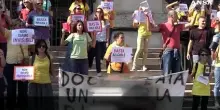 "Chiediamo un salario dignitoso", protesta dei docenti a Roma e Milano