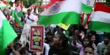 India, il "partito delle blatte" torna in piazza a Delhi e Mumbai
