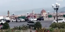 Bombola di gas sotto il David a piazzale Michelangelo a Firenze