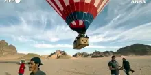 Giordania, la salita in mongolfiera e poi il lancio in paracadute