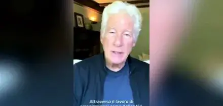 Richard Gere critica l'Italia sulla politica dell'immigrazione