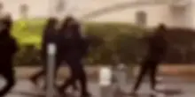 Indagato l&rsquo;agente che ha sparato un lacrimogeno in faccia a uno studente