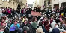 Continua la mobilitazione studentesca in Francia: protesta al Sciences Po Parigi
