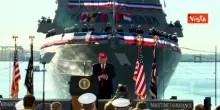 Il Presidente Usa balla la Trump Dance sul palco del cantiere navale di Baltimora sulle note di Ymca