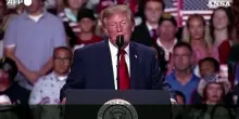 Trump in Texas, il suo discorso interrotto pi&ugrave; volte dalle contestazioni