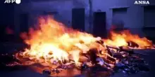 Continuano le proteste degli studenti in tutta la Francia: cassonetti in fiamme a Rennes