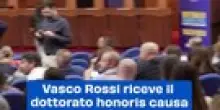 Vasco Rossi riceve il dottorato honoris causa in Politica e Comunicazione all'Universit&agrave; di Salerno